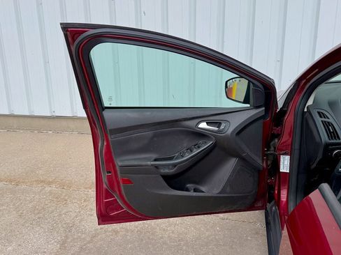 Used 2016 Ford Focus SE FWD image 14