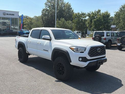 Used 2021 Toyota Tacoma TRD Off-Road w/ Technology Package AWD/4WD image 7