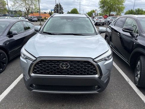 Used 2023 Toyota Corolla Cross XLE w/ Convenience Package AWD/4WD image 2