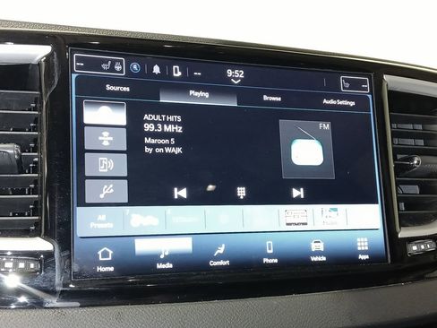 Used 2024 Chrysler Pacifica Touring-L FWD image 23