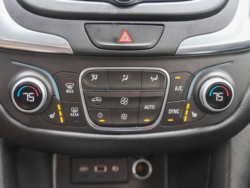 Used 2021 Chevrolet Equinox LT image 22