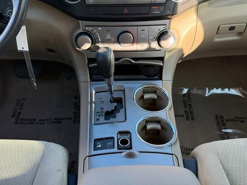 Used 2010 Toyota Highlander 4WD image 18