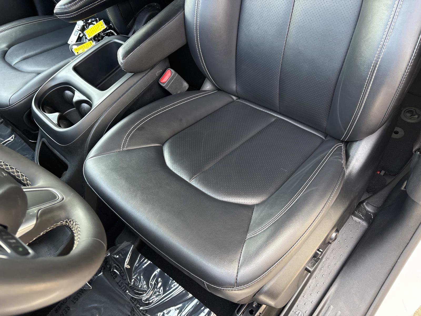 Certified 2025 Chrysler Pacifica Select FWD image 19