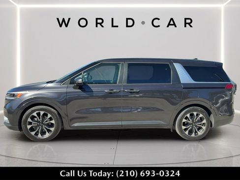 Used 2024 Kia Carnival EX image 6