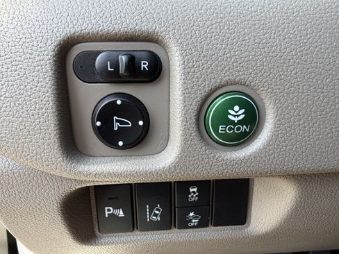 Used 2017 Honda Pilot Touring image 15