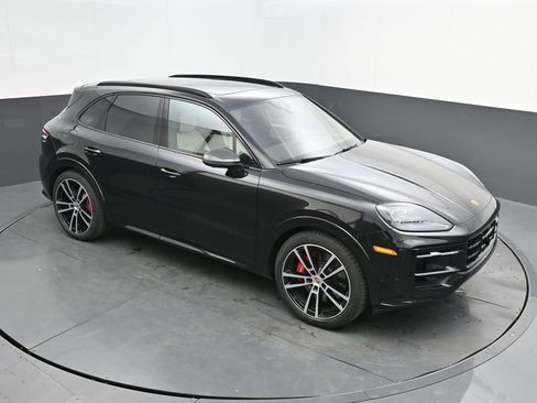 New 2025 Porsche Cayenne GTS image 33
