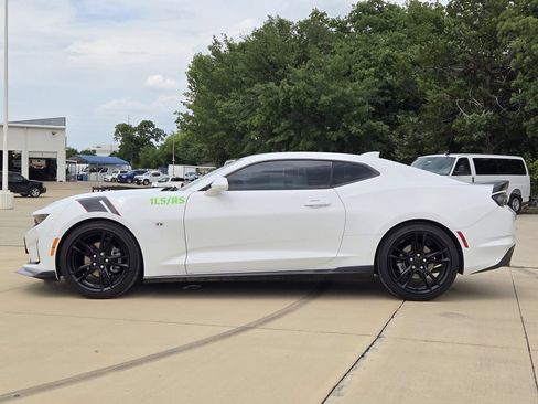 Used 2023 Chevrolet Camaro LT RWD image 4