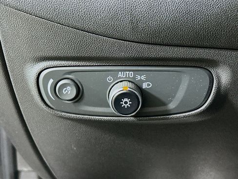 Used 2020 Chevrolet Equinox LS w/ LS Convenience Package image 16