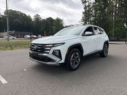 Certified 2025 Hyundai Tucson SEL AWD/4WD image 2