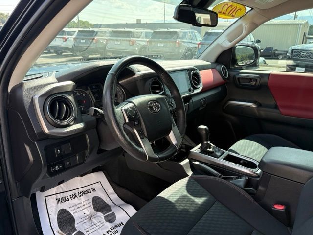 Used 2022 Toyota Tacoma SR5 AWD/4WD image 3