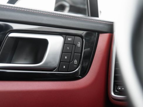 Certified 2023 Porsche Cayenne image 18