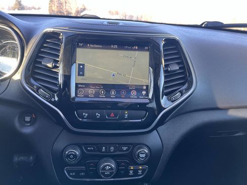 Used 2019 Jeep Cherokee Limited w/ Luxury Group image 18