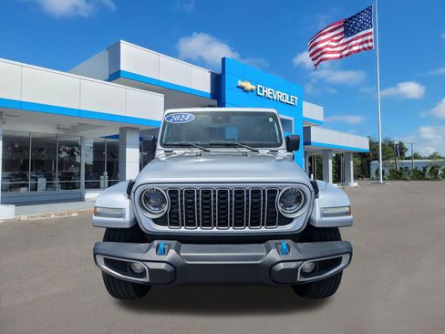 Used 2024 Jeep Wrangler Unlimited Sahara AWD/4WD image 8