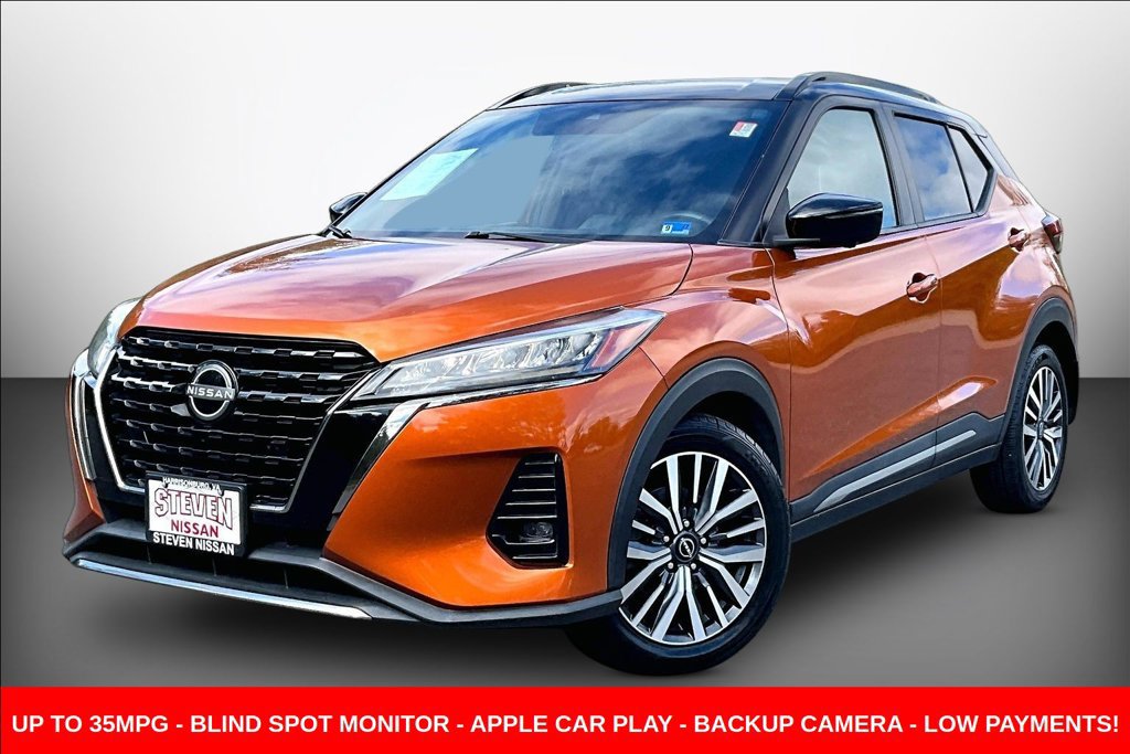 Used 2023 Nissan Kicks SR w/ SR Premium Package FWD image 3