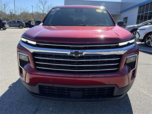 Used 2025 Chevrolet Traverse LT w/ Driver Confidence Package image 8