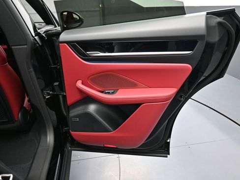 New 2026 Porsche Macan 4 Electric image 25