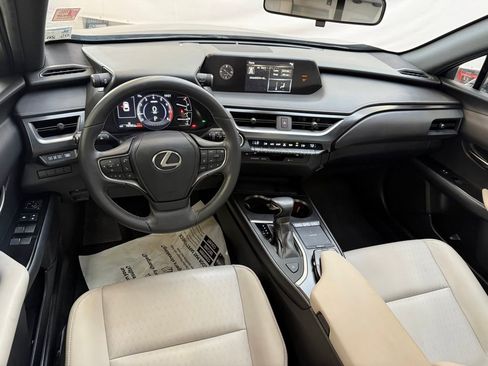 Used 2022 Lexus UX 200 image 12