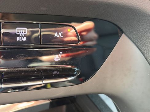 Used 2023 Buick Envision Essence AWD/4WD image 26