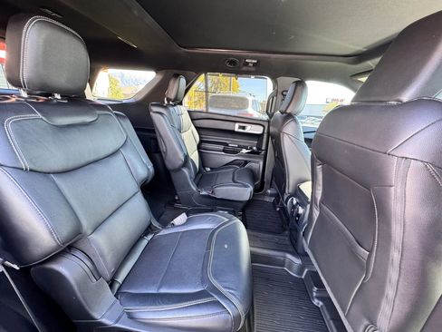 Used 2021 Ford Explorer ST image 33