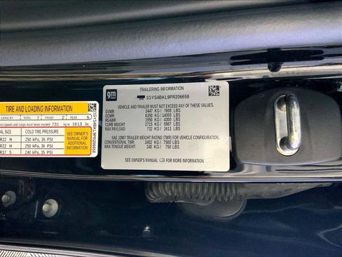 Used 2023 Cadillac Escalade Premium Luxury image 36