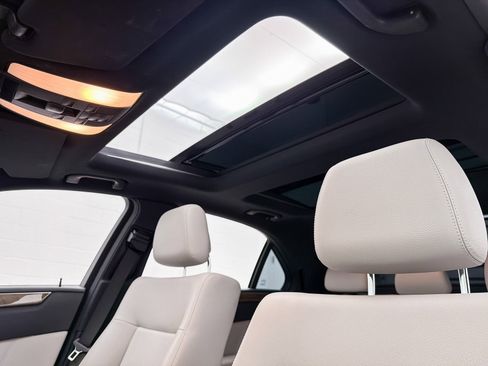 Used 2010 Mercedes-Benz E 350 Sedan image 4