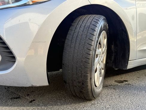 Used 2017 Hyundai Elantra SE image 31