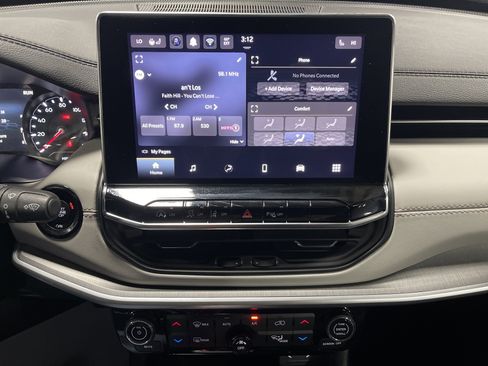 Used 2024 Jeep Compass Limited image 21