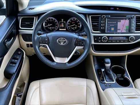 Used 2016 Toyota Highlander XLE image 5