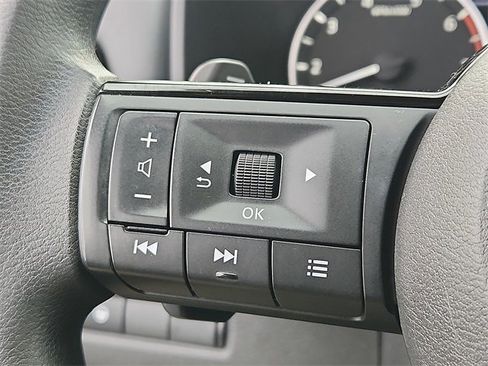 Used 2022 Nissan Rogue SV image 20