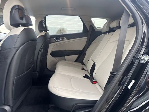 Used 2024 Kia Sportage EX image 16
