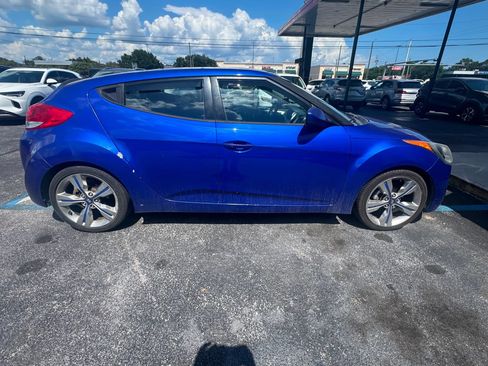 Used 2012 Hyundai Veloster w/ Style Pkg FWD image 4