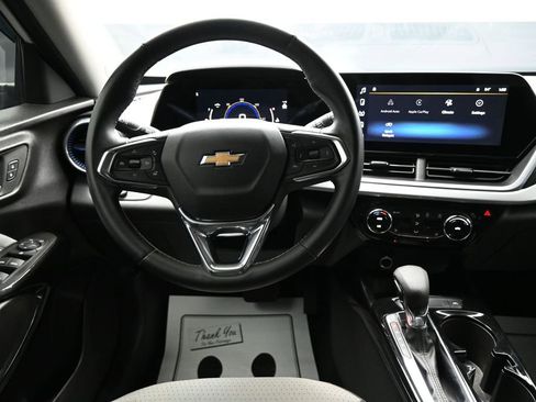 Used 2024 Chevrolet Trax LT w/ Driver Confidence Package FWD image 13