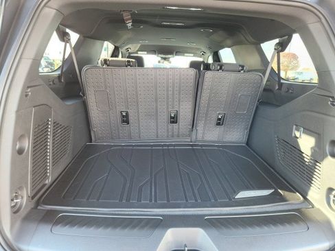 New 2026 Chevrolet Suburban LS image 9