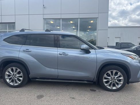 Used 2021 Toyota Highlander Limited AWD/4WD image 2