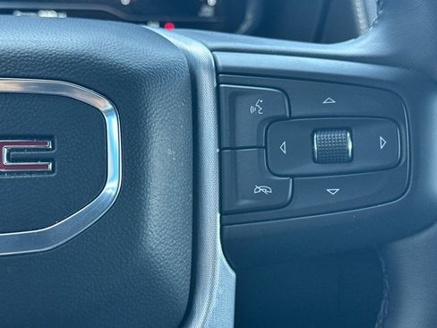 Used 2023 GMC Yukon XL SLT image 37