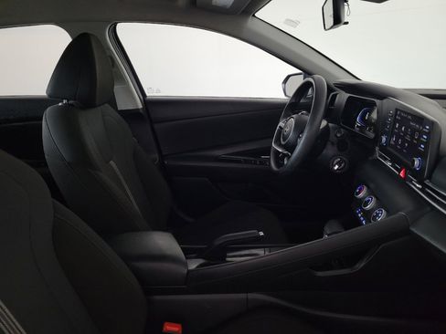 Used 2024 Hyundai Elantra SE FWD image 21