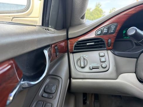 Used 2002 Cadillac De Ville FWD image 12