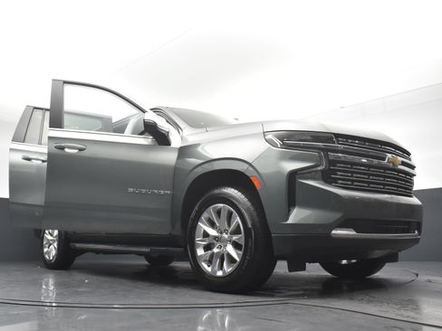 Used 2023 Chevrolet Suburban Premier RWD image 39