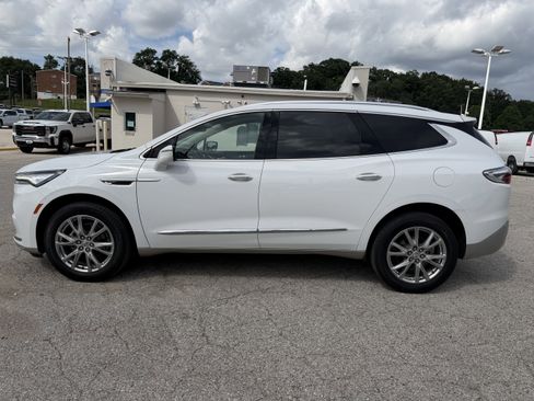 Used 2023 Buick Enclave Essence w/ Experience Buick Package FWD image 6