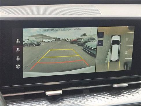 Used 2022 Kia Carnival SX Prestige FWD image 11