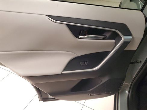 Used 2021 Toyota RAV4 XLE Premium image 15