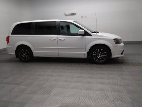 Used 2017 Dodge Grand Caravan GT w/ Mopar Premium Addition Group FWD image 11