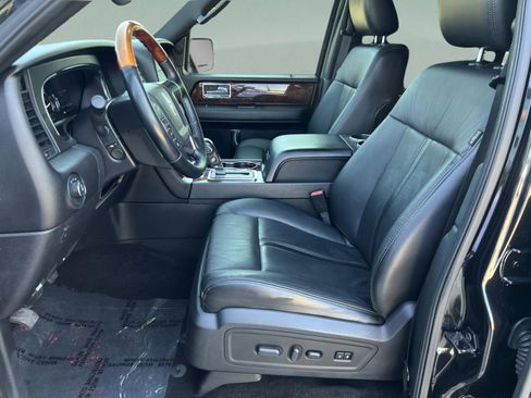 Used 2015 Lincoln Navigator 2WD image 21