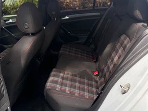 Used 2018 Volkswagen GTI SE FWD image 17