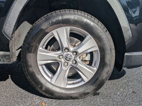 Used 2023 Toyota RAV4 XLE w/ Convenience Package image 9