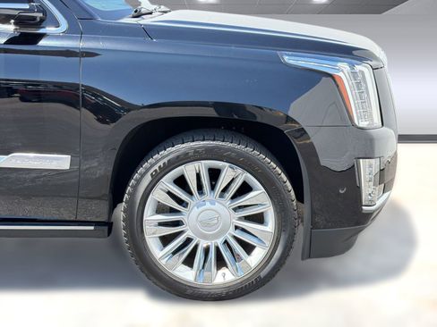 Used 2020 Cadillac Escalade ESV Platinum AWD/4WD image 11