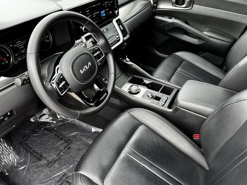 Used 2023 Kia Sorento EX AWD/4WD image 11