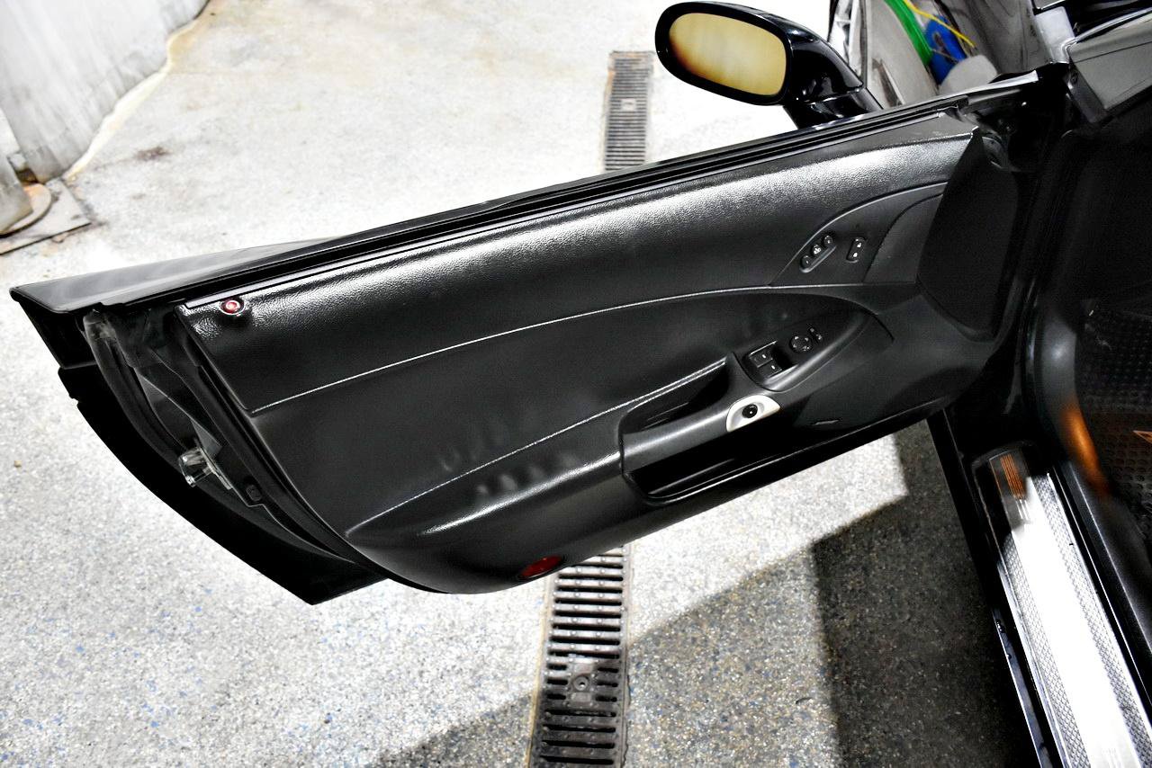 Used 2009 Chevrolet Corvette Convertible w/ Preferred Equipment Group RWD image 10