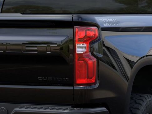 New 2026 Chevrolet Silverado 1500 Custom Trail Boss w/ Midnight Edition AWD/4WD image 11