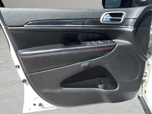 Used 2017 Jeep Grand Cherokee Trailhawk AWD/4WD image 16
